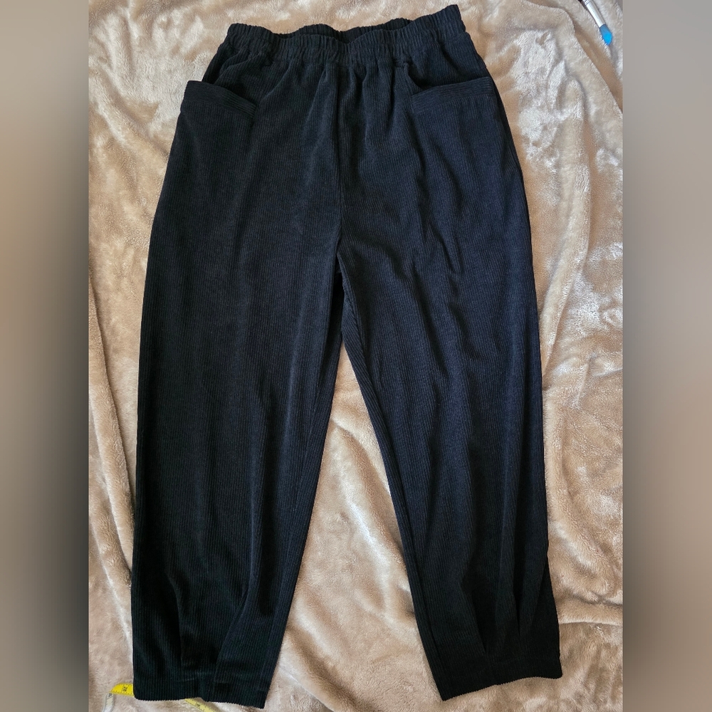 ** Womens Black Soft Corduroy Jogger Pants, Pockets On Front,‎ Size Large